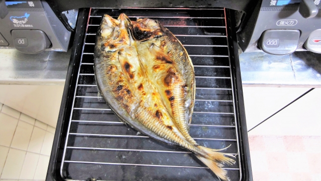 魚を焼いているところ